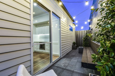 Aloha Luxury Central Apartments - Queensland Tourism 5