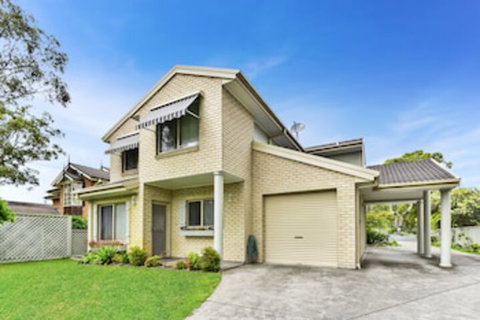 Annes Beach Getaway - QLD Tourism 0