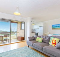 Beachside Bliss 12 Kingsway - Queensland Tourism