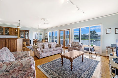 River Charm Apartment - Queensland Tourism 1