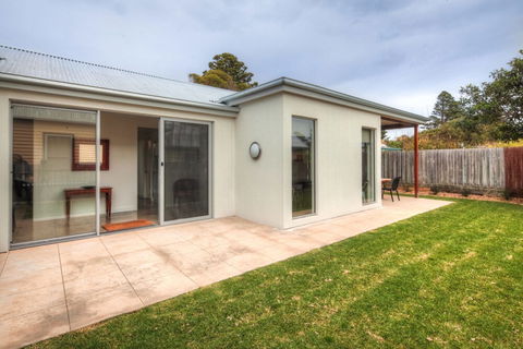 Wishart Cottage - Queensland Tourism 3
