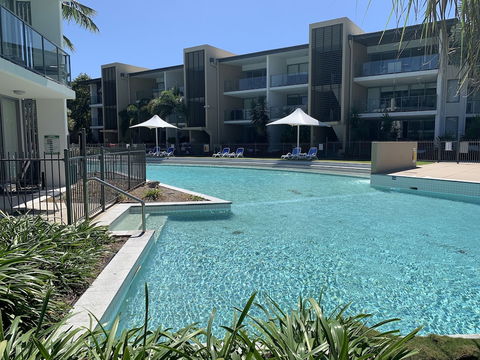 Absolute Waterfront Magnetic Island - Queensland Tourism 1