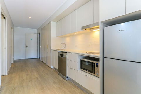 Lagoon Pool 2 Bedroom Spa Suite - QLD Tourism 2