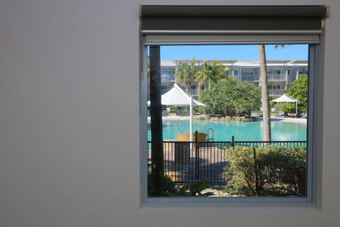 Lagoon Pool 2 Bedroom Spa Suite - QLD Tourism 0