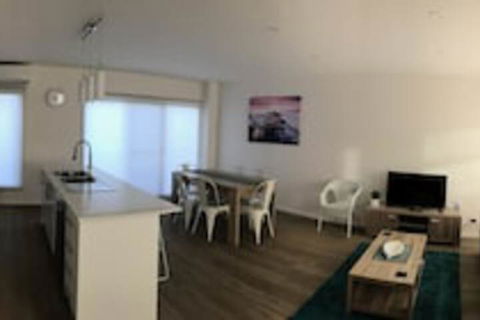 Santa Monica Lodge - Queensland Tourism 0