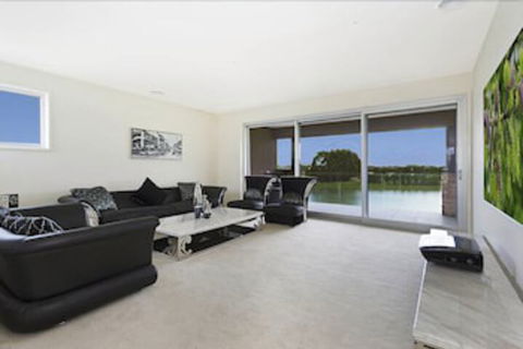 Jolong Park Clubhouse - Queensland Tourism 6