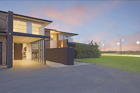 Jolong Park Clubhouse - Queensland Tourism 2