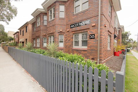 Pelicanstay Walk To Bondi Beach - QLD Tourism 6