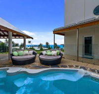 Beachy Coastal Retreat - QLD Tourism