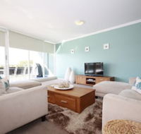 Oasis Unit 11/5 Laman Street - QLD Tourism