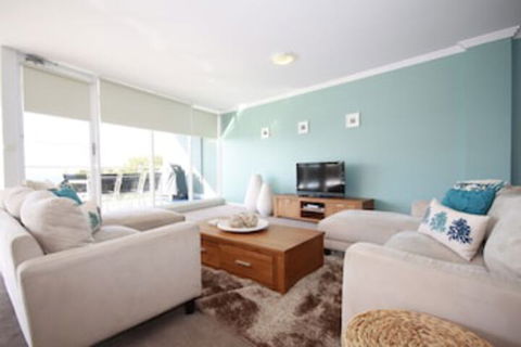 Oasis, Unit 11/5 Laman Street - QLD Tourism 0