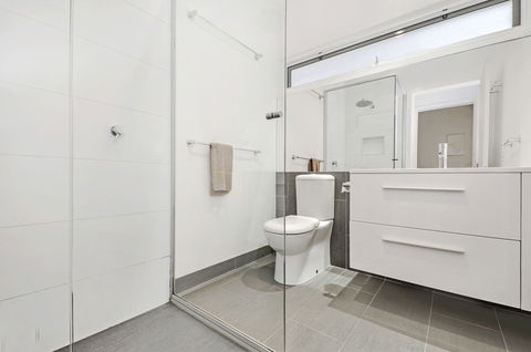 Boathouse Apartment - Queensland Tourism 4