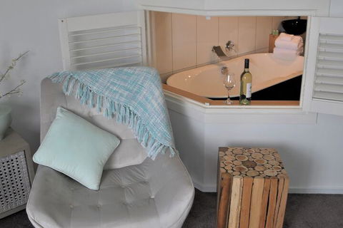 Ulverstone River Edge Apartments - Queensland Tourism 4