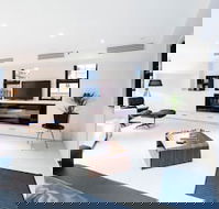 MADDISON 3BDR Port Melbourne Apartment - Queensland Tourism