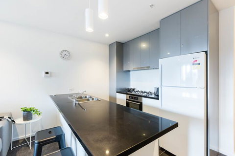 SONYA, 2BDR Southbank Apartment - QLD Tourism 5