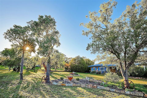 A Stanthorpe Getaway - Queensland Tourism 0
