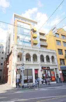 EMILY, Carlton Studio Apartment - Queensland Tourism 0
