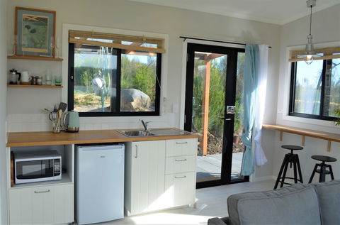 Flotsam Studio Accommodation - Queensland Tourism 6