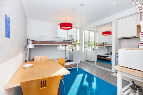 HENRIETTA, Carlton Studio Apartment - QLD Tourism 2