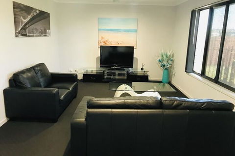 Hervey Bay Holiday Home - Queensland Tourism 6