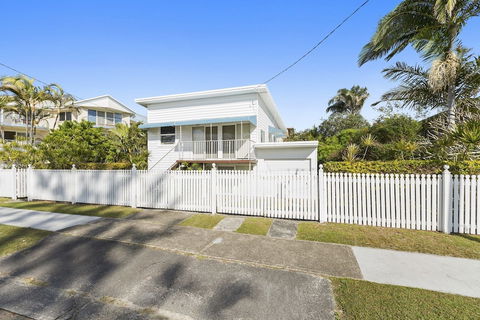 Kingscliff Beach Holiday Shack - QLD Tourism 3