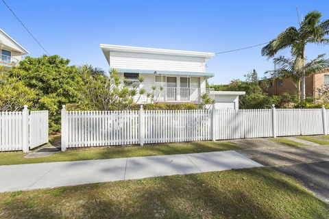 Kingscliff Beach Holiday Shack - QLD Tourism 1