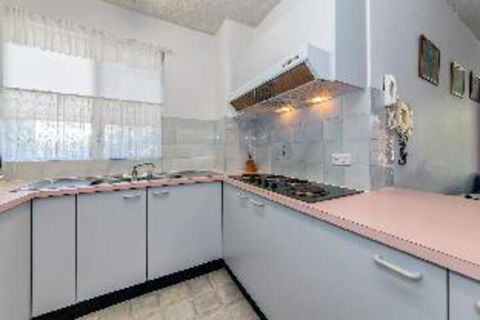 2 Bedroom Apartment Gretel Lodge Unit 4 - QLD Tourism 4