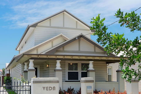 Newcastle Executive Homes - Veda House - Queensland Tourism 1