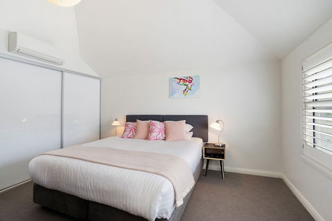 Newcastle Executive Homes - Veda House - Queensland Tourism 2