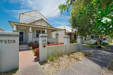 Newcastle Executive Homes - Veda House - Queensland Tourism 0
