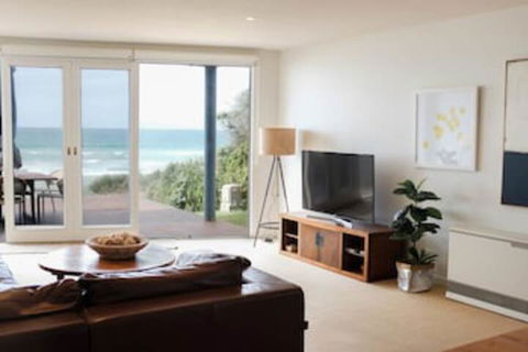 Bayview Beachfront Apartment - Queensland Tourism 0