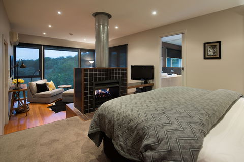 Daylesford Spa Villa 4 - Queensland Tourism 6