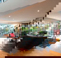 Dee Jays Studio - Queensland Tourism