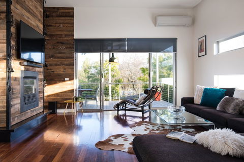 Harlequin - Queensland Tourism 1
