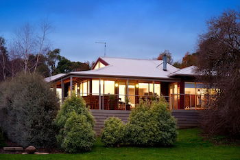 Kuca Stone - Queensland Tourism 4