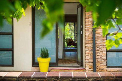 Lake Daylesford Lodge 3 - Queensland Tourism 6