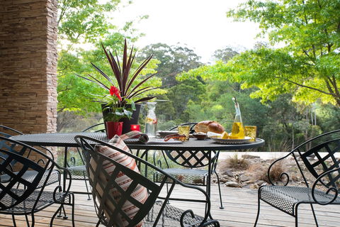 Lake Daylesford Lodge 5 - Queensland Tourism 1