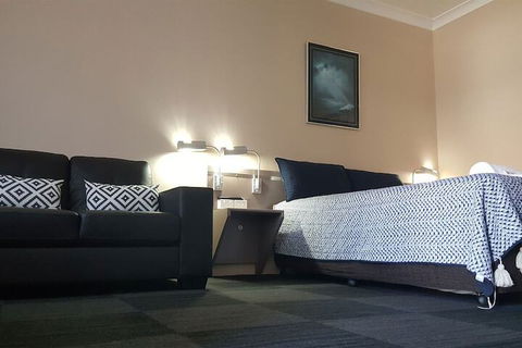 Banksia Motel - QLD Tourism 5