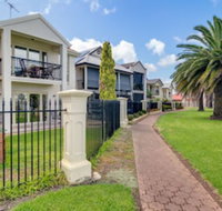 Port Adelaide Harbourside Home - QLD Tourism