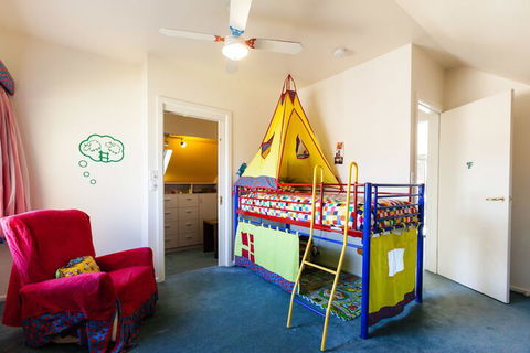 KELLY, 3BDR Northcote House - Queensland Tourism 1