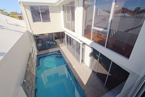 Ambar Villa - Queensland Tourism 1