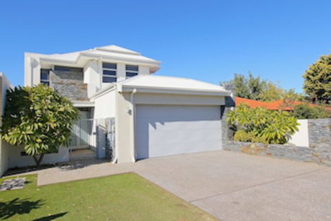 Ambar Villa - Queensland Tourism 0