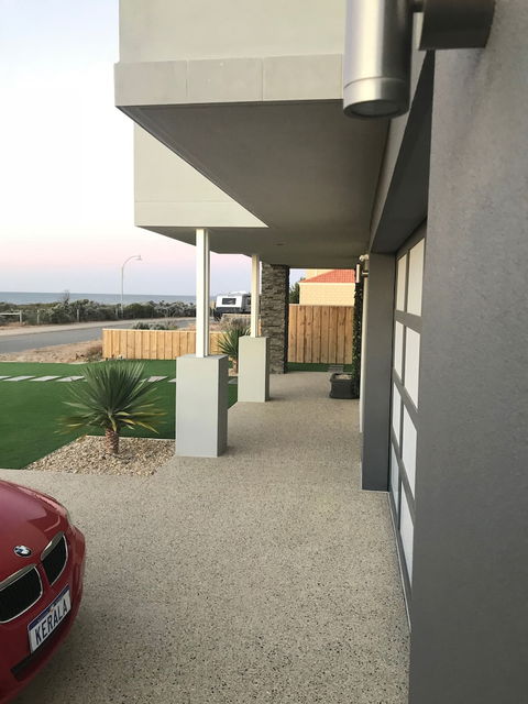 Beach House At SeaScapes - Queensland Tourism 0