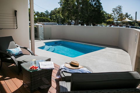 Lazy Days 2 - QLD Tourism 1