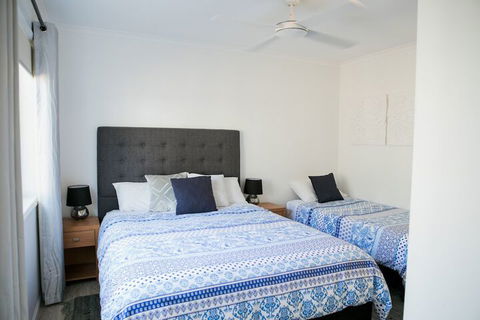 Lazy Days 2 - QLD Tourism 7
