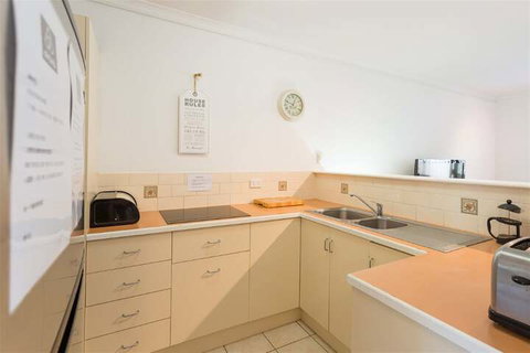 2br Amazing Beach House - QLD Tourism 7