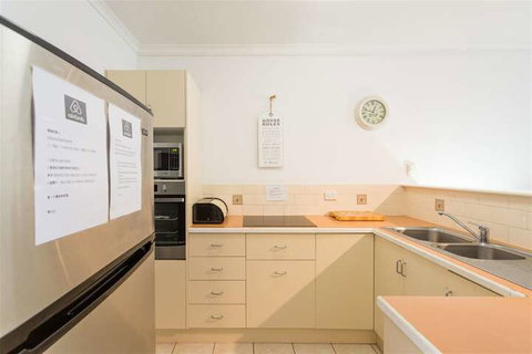 2br Amazing Beach House - QLD Tourism 5