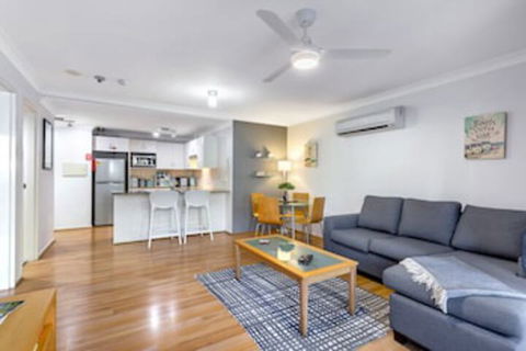 Shoal Bay Beach Apartments, 6/2 Shoal Bay Road - QLD Tourism 0