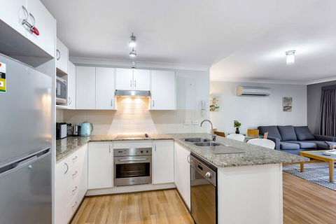 Shoal Bay Beach Apartments, 6/2 Shoal Bay Road - QLD Tourism 6
