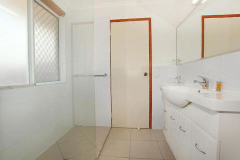 2 Eastern Court Mount Coolum 400 DOLLAR BOND Pet Friendly LINEN INCLUDED - Queensland Tourism 0